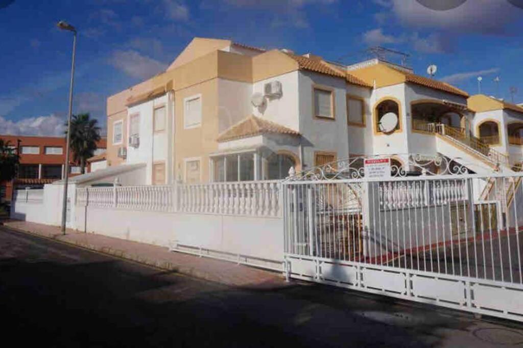 Acogedor Apartamento Con Piscina Cerca A La Playa Apartment Torrevieja Exterior photo