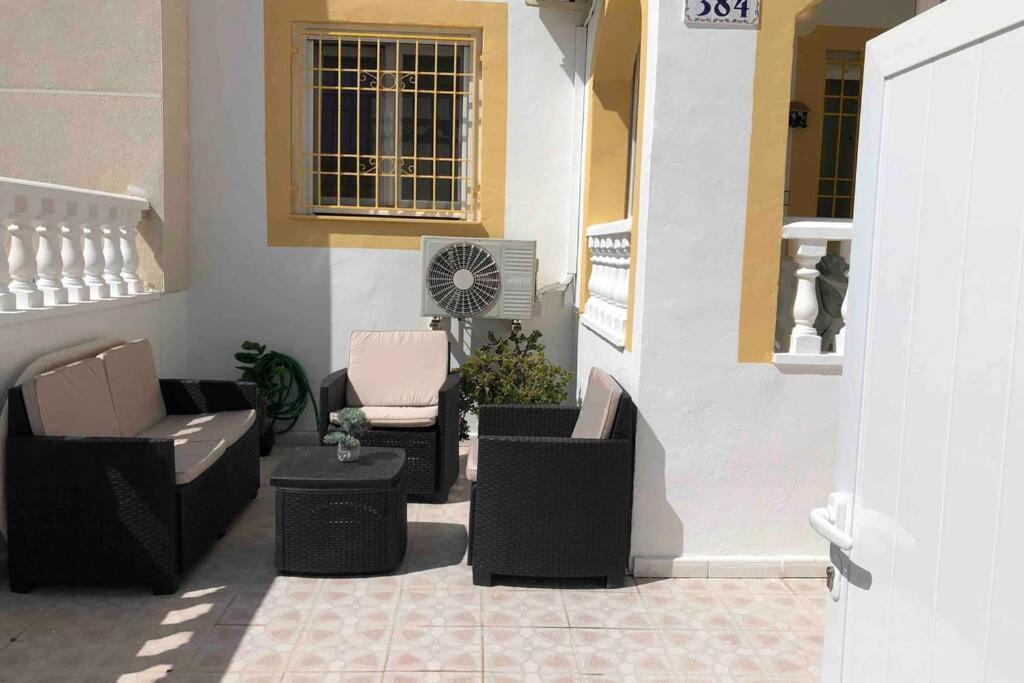 Acogedor Apartamento Con Piscina Cerca A La Playa Apartment Torrevieja Exterior photo